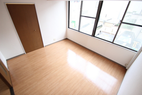 居室・リビング　※別部屋の写真です