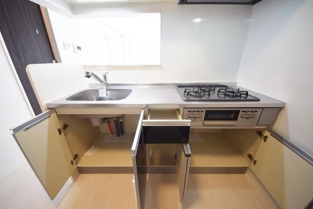キッチン　★３口ガスコンログリル付きシステムキッチン★
