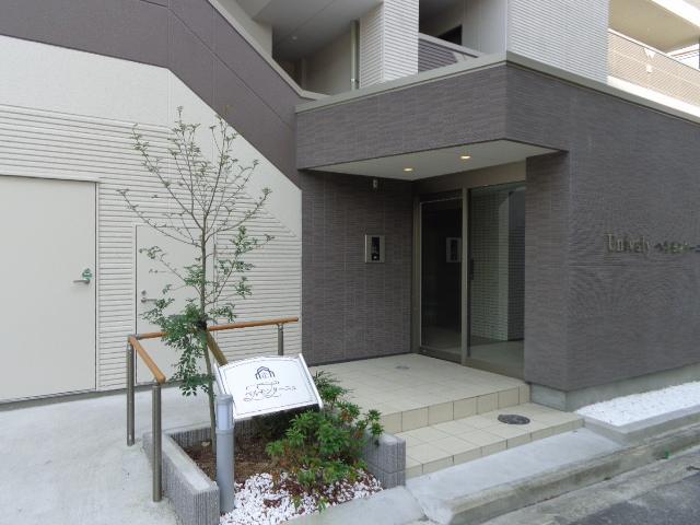 エントランス　外観写真（昼）