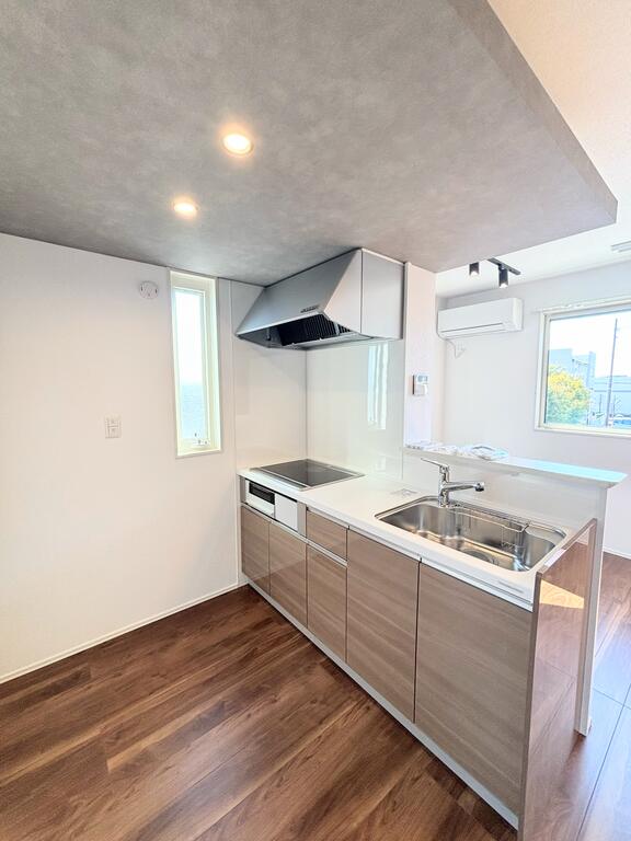 キッチン　※工事中のため一部未完成箇所がございます。