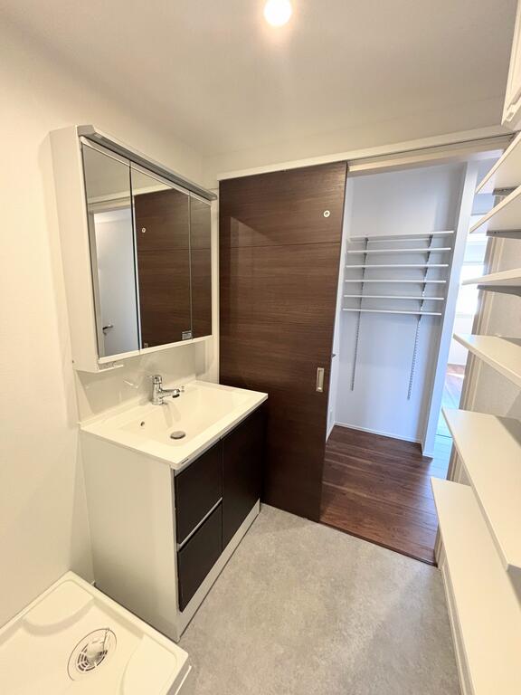 洗面設備　※工事中のため一部未完成箇所がございます。