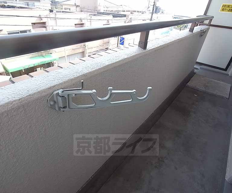 その他設備　洗濯竿掛けです。