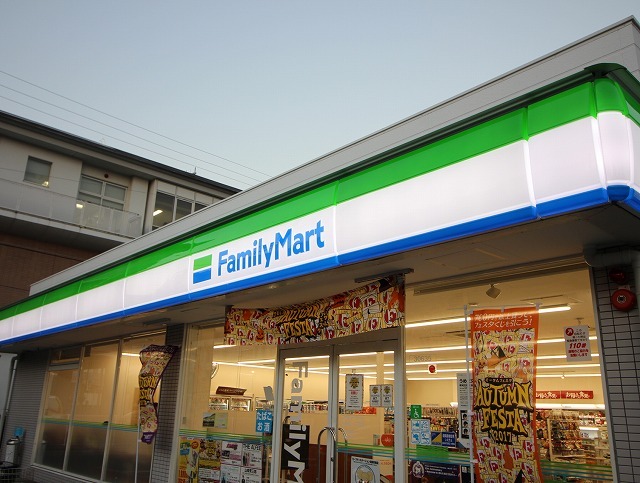 コンビニ　ファミリーマート平野西一丁目店（コンビニ）まで160m