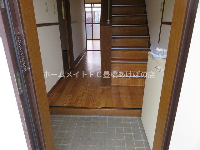 玄関　同型別部屋写真