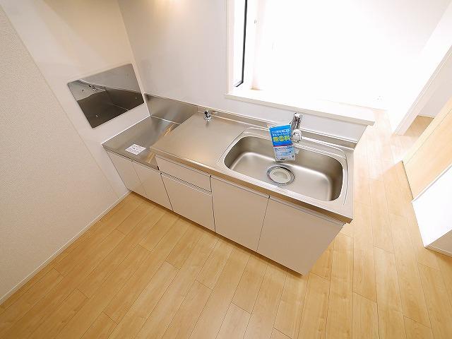 キッチン　コンパクトなキッチンで掃除もラクラク