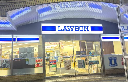 コンビニ　ローソン吹田朝日町店（コンビニ）まで132m