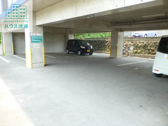 駐車場　駐車場