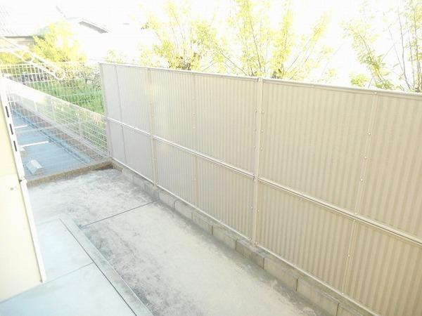 バルコニー　専用庭付き！