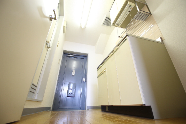 その他　洋室からのキッチンスペースです★