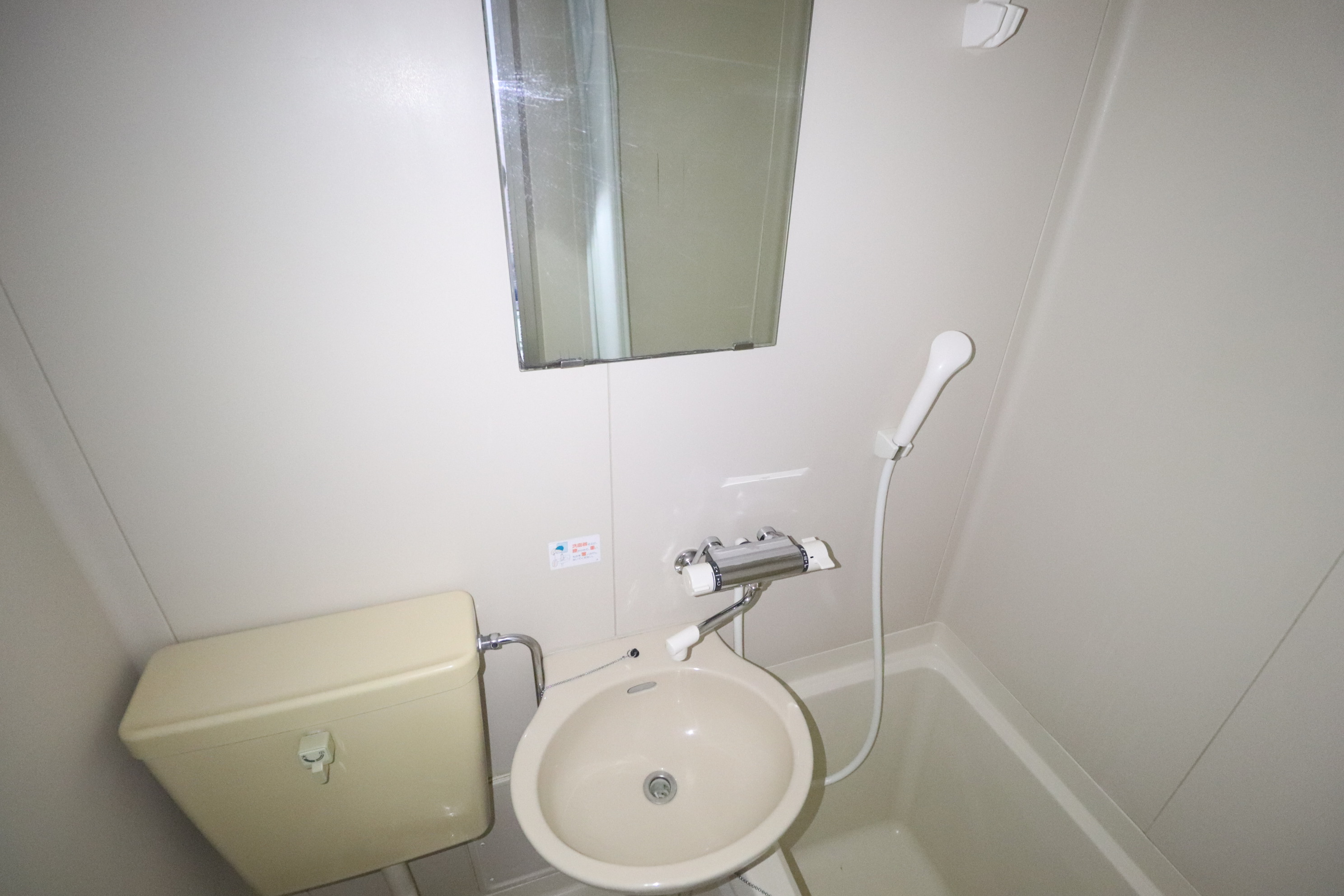 洗面設備　洗面台とトイレとお風呂が一緒です★