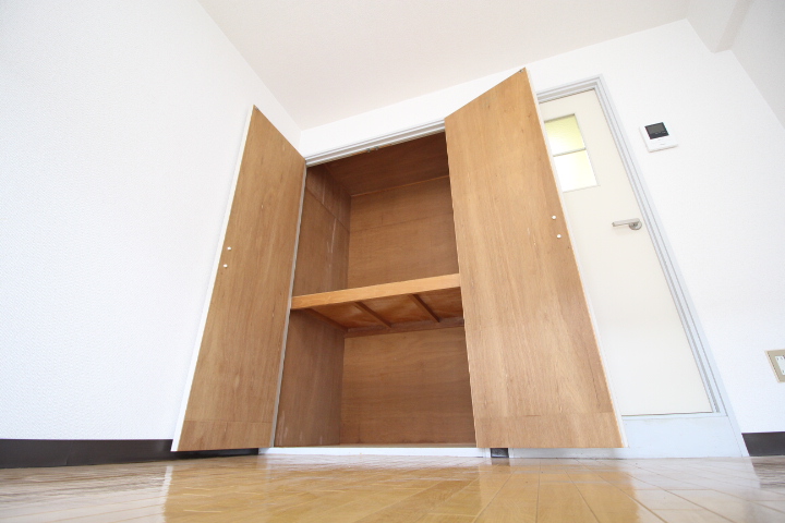 収納　洋室の収納スペースです★