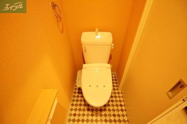 トイレ　温水洗浄便座