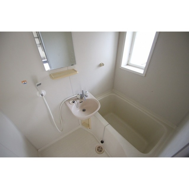 バス・シャワールーム　窓あり　湿気がこもりにくい