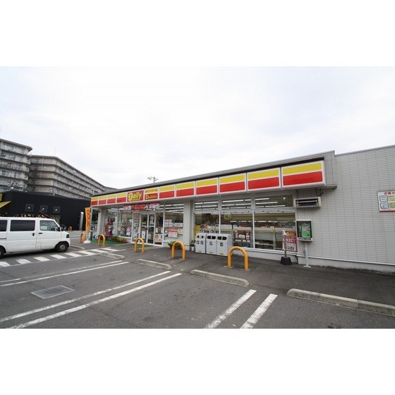 コンビニ　デイリーヤマザキ厚木中依知店（コンビニ）まで1000m