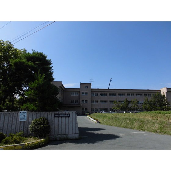 小学校　長野市立徳間小学校（小学校）まで749m