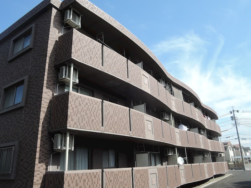 建物外観　南向き3階建て最上階角部屋☆