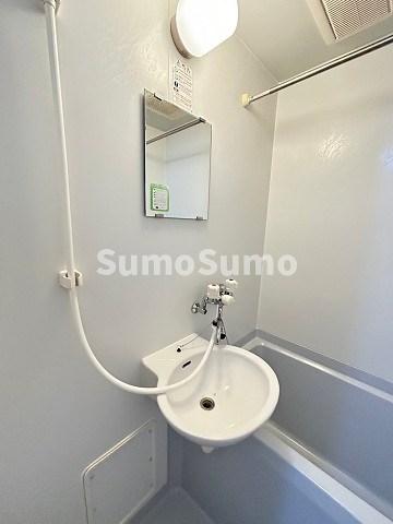 洗面設備　脱衣スペースもあります