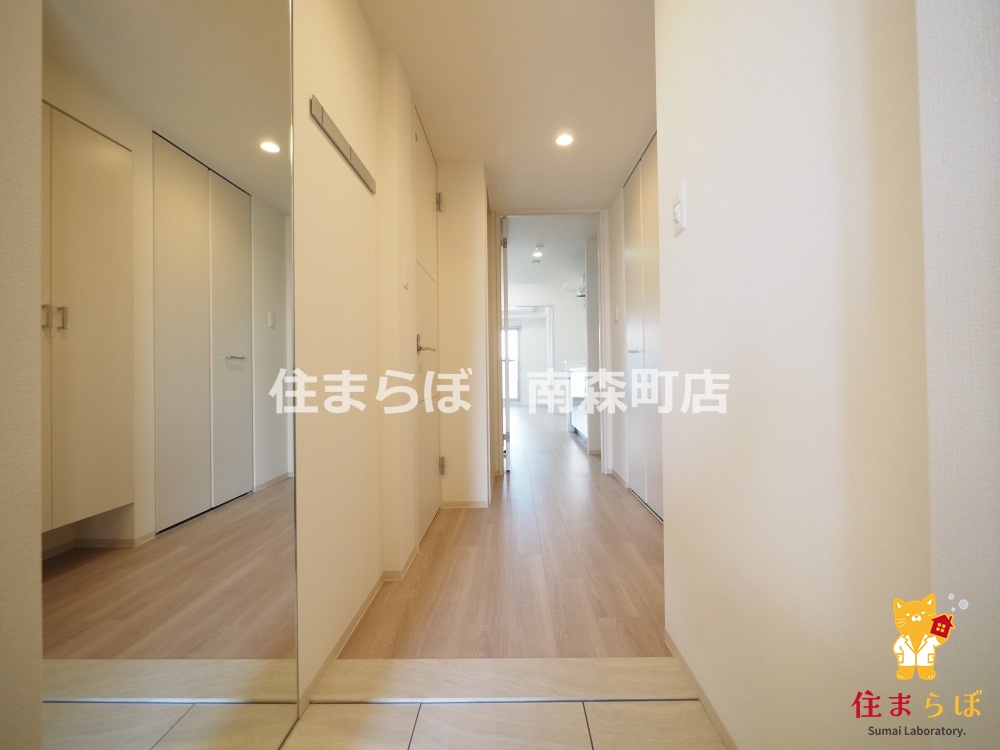 玄関　「気になったら、LINEで気軽に相談できますよ。」