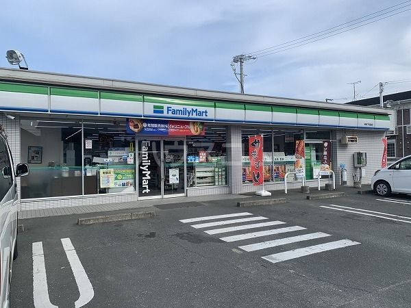 コンビニ　ファミリーマート 御津下佐脇店（コンビニ）まで495m
