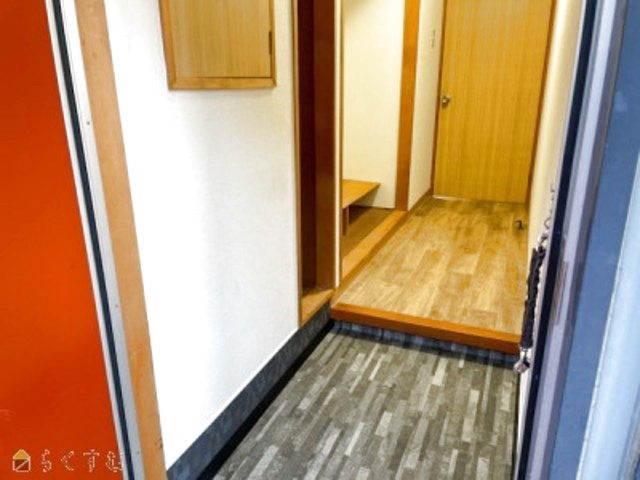 玄関　【参考画像】別のお部屋の画像になります。