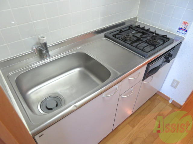 キッチン　システムキッチンです。グリルがあるのは嬉しいですね。