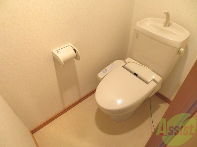 トイレ　ウォシュレット付きのトイレですので安心してお使いいただけます