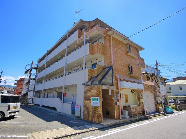 建物外観　落ち着いた雰囲気の外観です