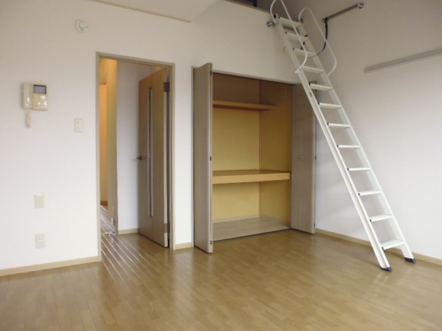 その他部屋・スペース　★収納付きの洋室★