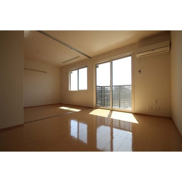 その他設備　リビングにエアコン付き