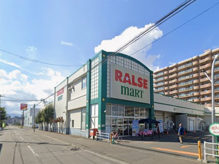 スーパー　ラルズマート北35条店（スーパー）まで104m