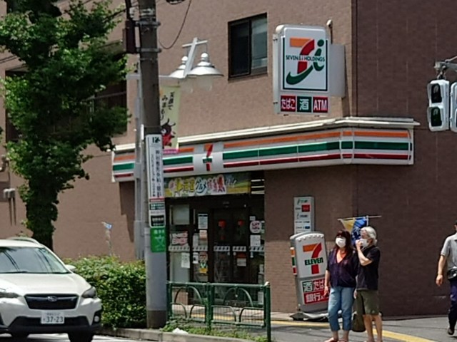 コンビニ　セブンイレブン世田谷桜小前店（コンビニ）まで555m
