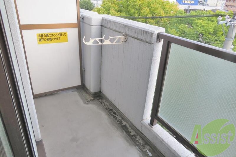 バルコニー　バルコニーも広くてお天気のいい日は布団も干せますね。