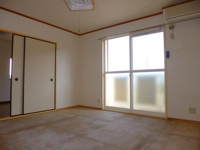 居室・リビング　※同建物同型別のお部屋