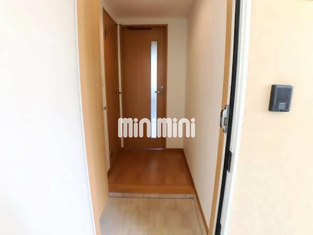 玄関　※室内写真は反転タイプのサンプル写真です。