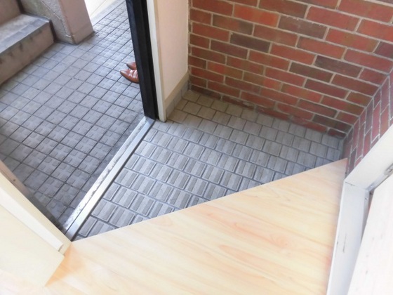 玄関　※別号室の写真です