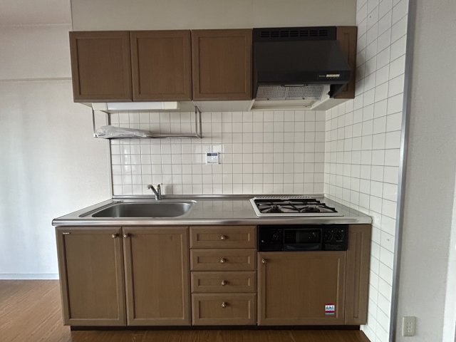 キッチン　同物件別号室の写真です。