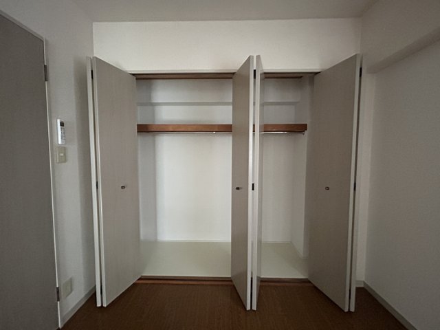 収納　同物件別号室の写真です。