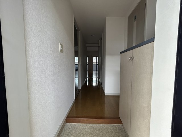 玄関　同物件別号室の写真です。
