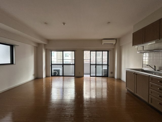 居室・リビング　同物件別号室の写真です。