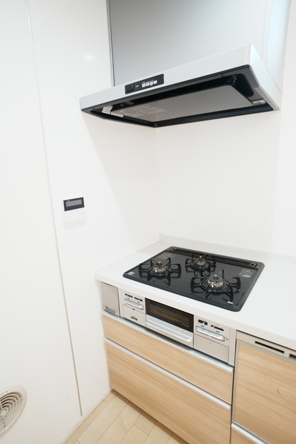 キッチン　ガスコンロ３口　グリル付