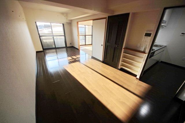 居室・リビング　同物件別部屋写真