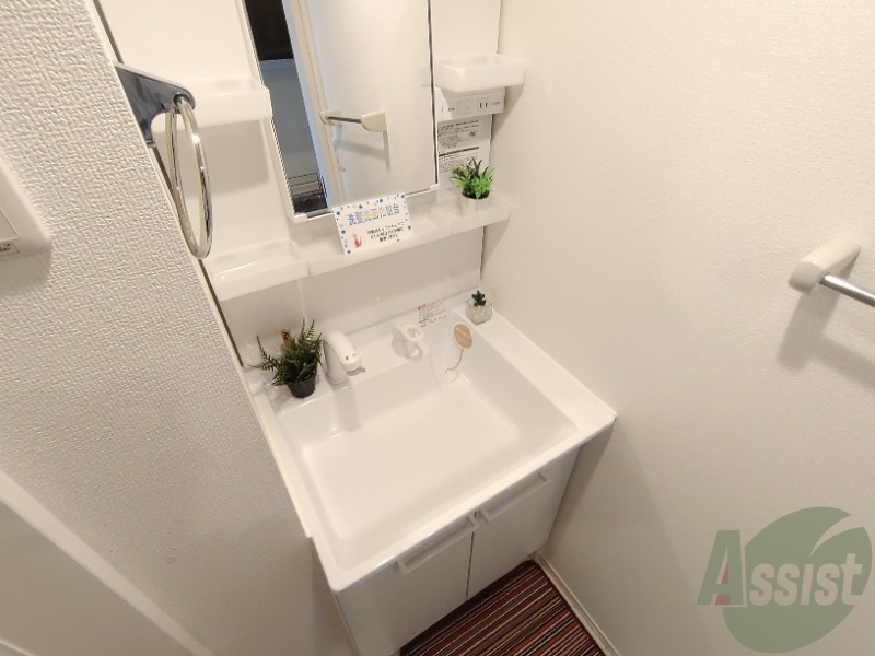 洗面設備　洗面台は独立しています。朝の身支度はこちらでどうぞ～