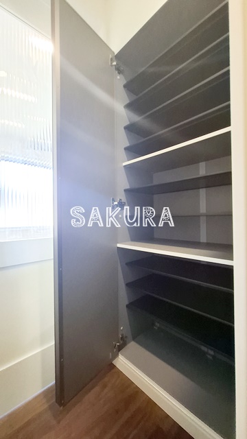 玄関　収納豊富なシューズボックスです♪