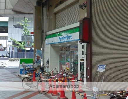 コンビニ　ファミリーマート（コンビニ）まで711m