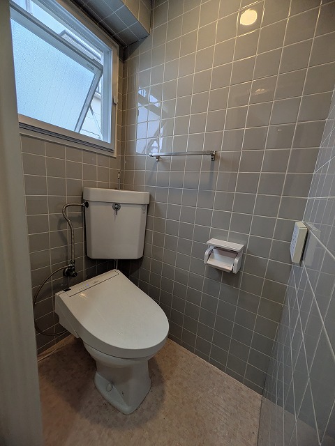 トイレ　同物件別号室のものです。