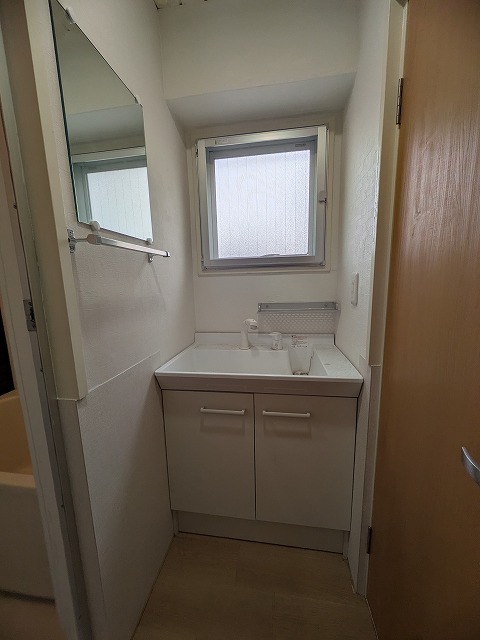 洗面設備　同物件別号室のものです。