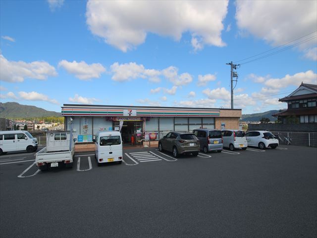 コンビニ　セブンイレブン東広島西条下見鴻の巣店（コンビニ）まで549m