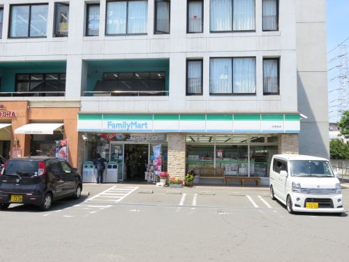 コンビニ　ファミリーマート北綱島店（コンビニ）まで641m