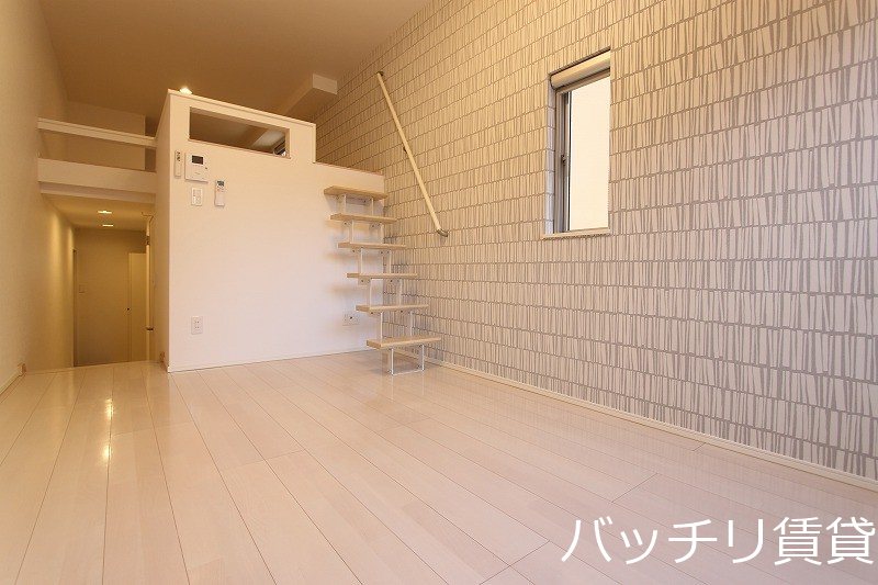 居室・リビング　同型タイプの為、現状を優先致します。