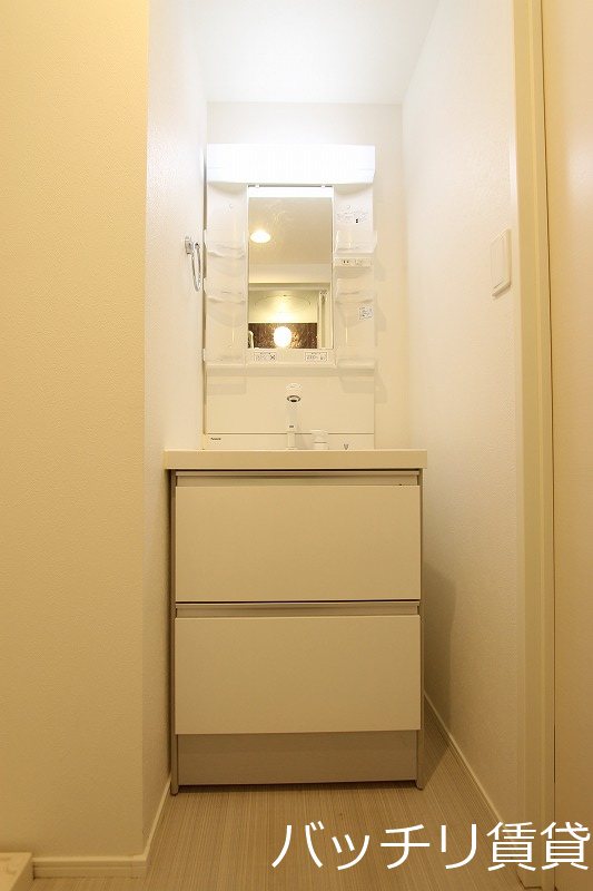 洗面設備　同型タイプの為、現状を優先致します。